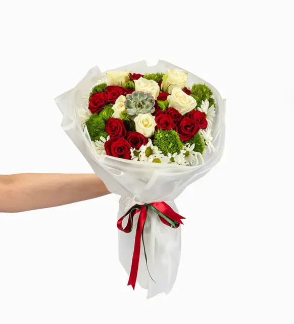 Beyaz Bukette 17 Kırmızı Gül ve 6 Beyaz Gül - Atakum Çiçekçim